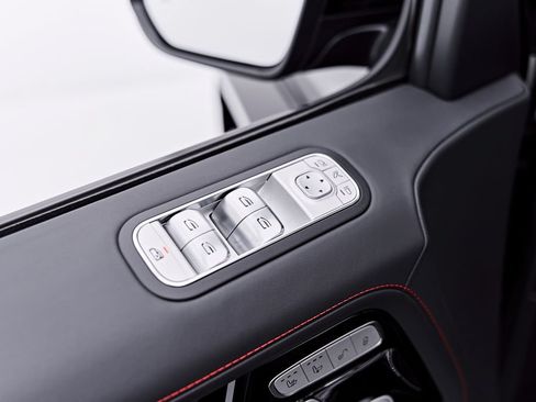 Used 2025 Mercedes-Benz G 63 AMG 4MATIC image 40