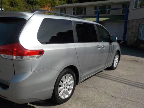 Used 2014 Toyota Sienna XLE AWD/4WD image 6