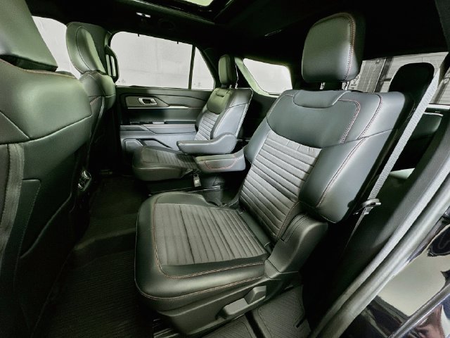 Used 2025 Ford Explorer ST-Line w/ Premium Package AWD/4WD image 30