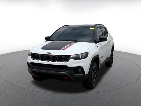 Used 2025 Jeep Compass Trailhawk AWD/4WD image 7