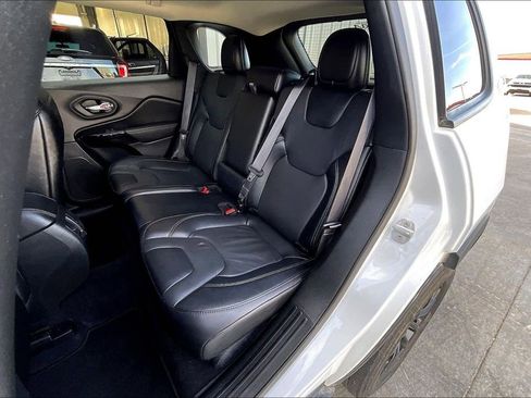 Used 2023 Jeep Cherokee Altitude Lux AWD/4WD image 25