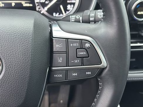 Used 2021 Toyota Highlander XSE image 19