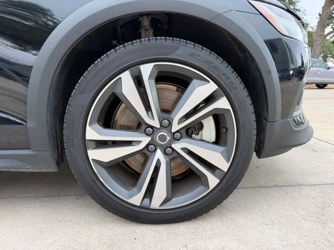 Certified 2025 Volvo V60 B5 Cross Country Plus AWD/4WD image 9