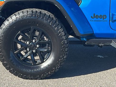 Used 2022 Jeep Gladiator Sport image 9