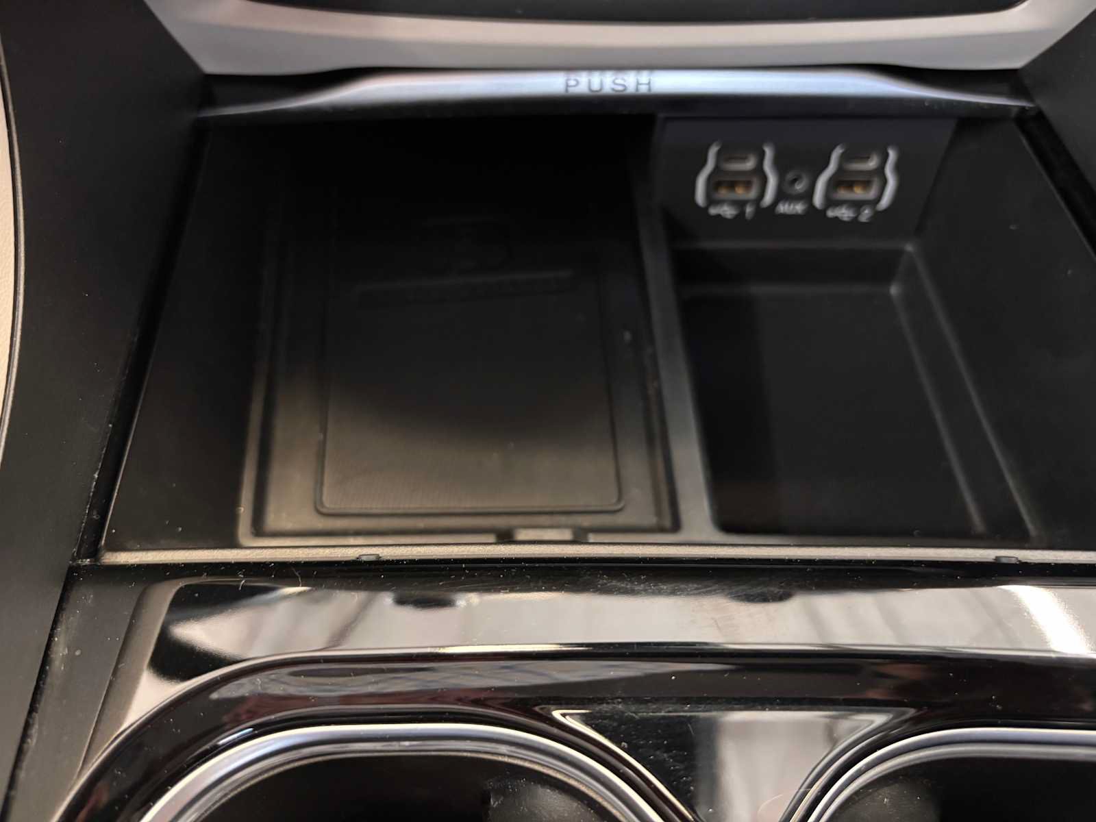 Certified 2024 Chrysler Pacifica Limited FWD image 23