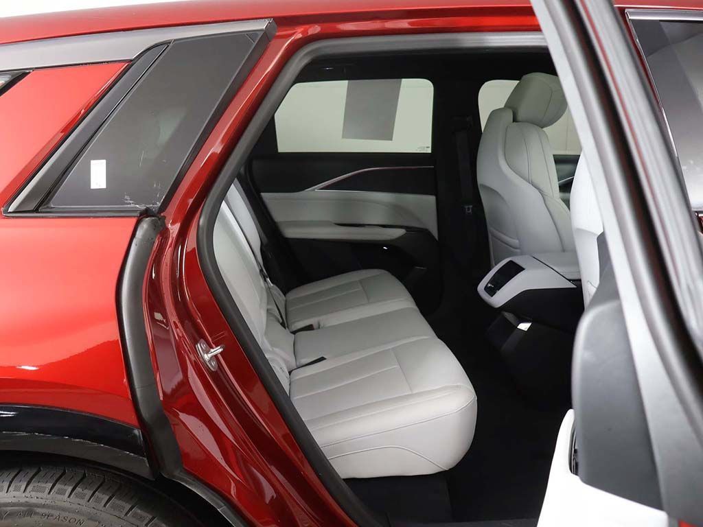 Used 2024 Cadillac Lyriq Sport RWD image 33
