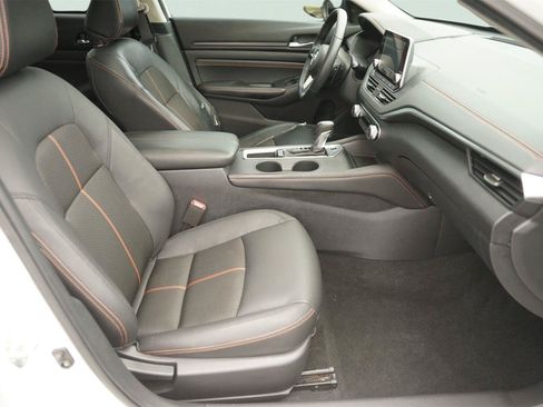 Used 2019 Nissan Altima 2.0 SR FWD image 19