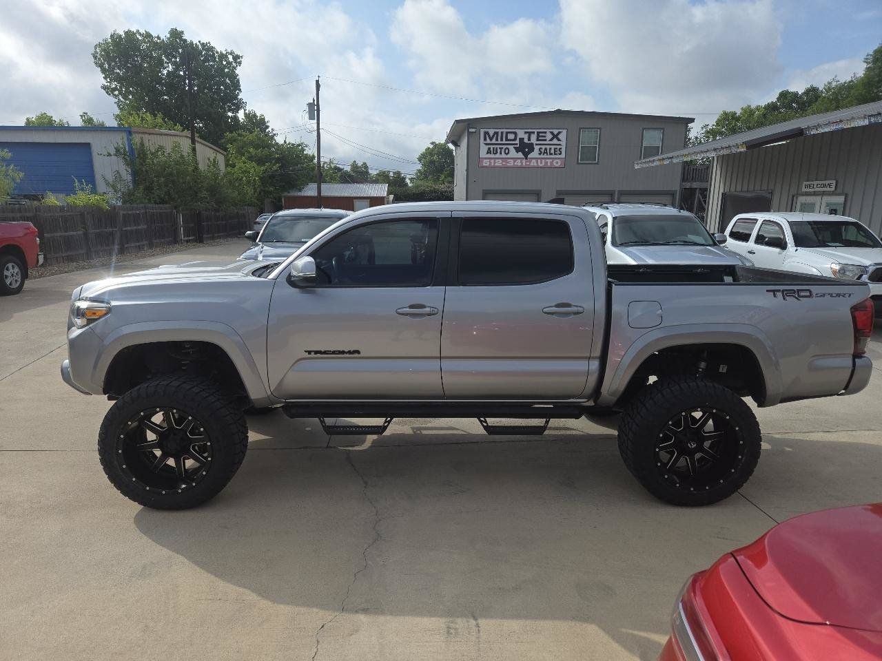 Used 2018 Toyota Tacoma TRD Sport w/ Technology Package RWD image 4