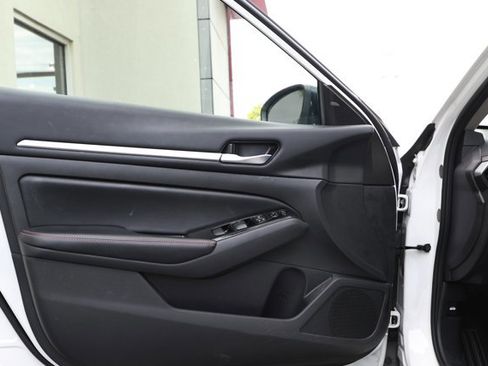 Used 2024 Nissan Altima 2.5 SR FWD image 20