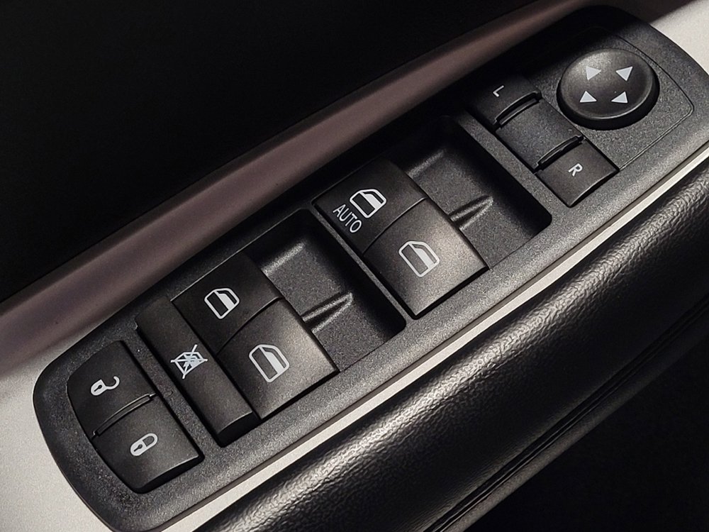 Used 2020 Dodge Journey SE w/ SE Popular Equipment Group FWD image 27