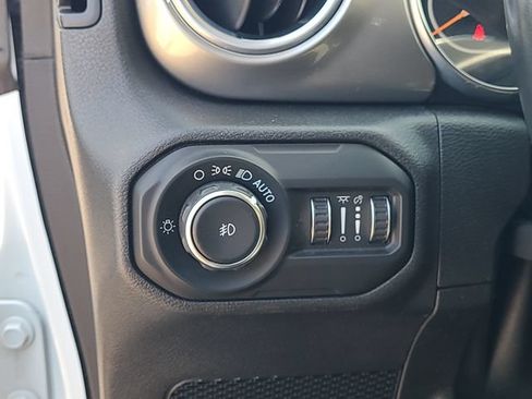 Used 2021 Jeep Wrangler Unlimited Sahara w/ Uconnect 4C Nav & Sound Group AWD/4WD image 14