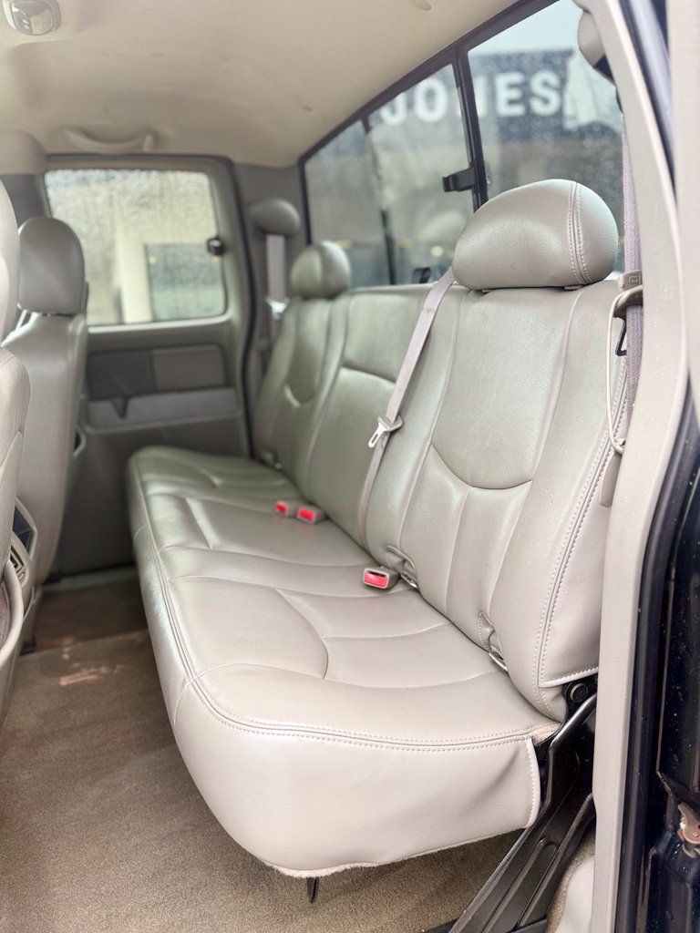 Used 2007 Chevrolet Silverado 2500 LT w/ Heavy-Duty Power Package RWD image 14