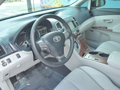 Used 2012 Toyota Venza Limited image 25