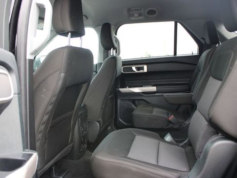 Used 2023 Ford Explorer XLT AWD/4WD image 18