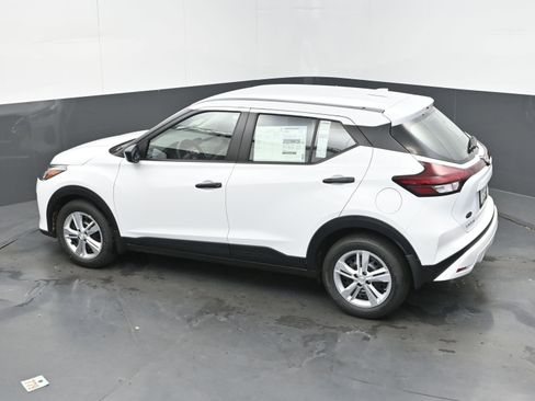 Certified 2025 Nissan Kicks Play S image 34