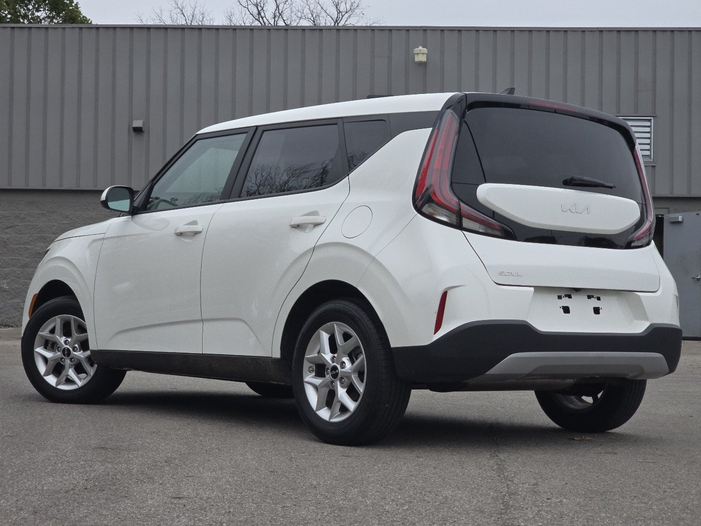 Used 2025 Kia Soul LX w/ LX Technology Package FWD image 12