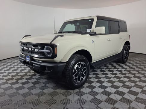 Used 2025 Ford Bronco Outer Banks image 7