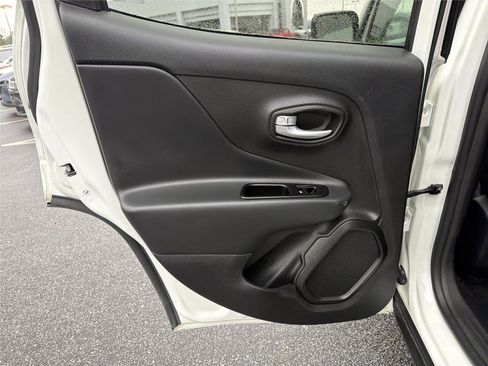 Used 2023 Jeep Renegade Latitude image 22