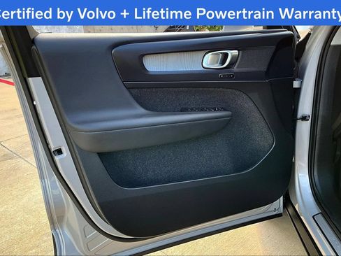 Used 2025 Volvo XC40 B5 Plus AWD/4WD image 24