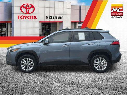 Certified 2024 Toyota Corolla Cross LE w/ Moonroof Package FWD image 2