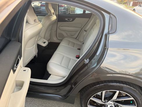 Used 2020 Volvo S60 T5 Momentum image 9