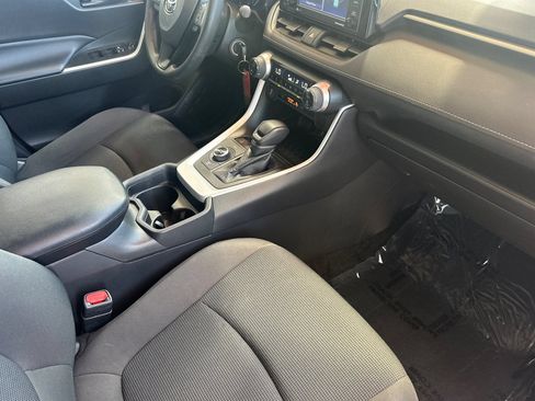 Certified 2021 Toyota RAV4 LE AWD/4WD image 20