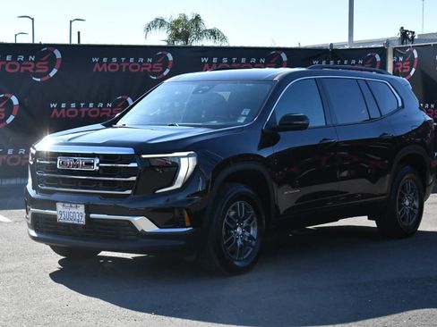 Used 2025 GMC Acadia Elevation image 3