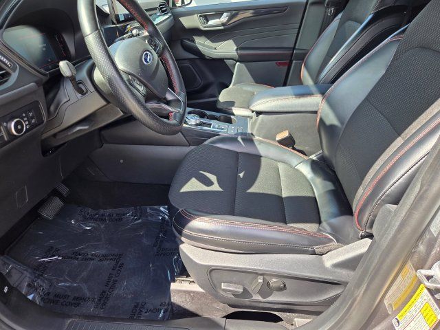 Certified 2025 Ford Escape ST-Line Select AWD/4WD image 25