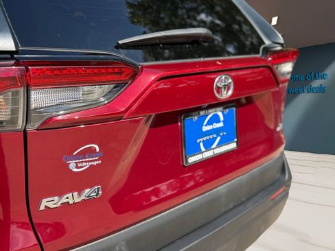Used 2019 Toyota RAV4 XLE FWD image 27