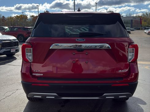 Used 2021 Ford Explorer XLT w/ Equipment Group 202A image 7