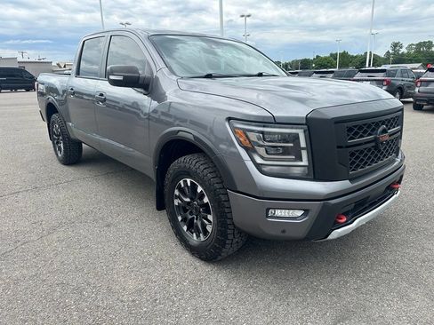 Used 2022 Nissan Titan PRO-4X w/ Pro-4x Convenience Package AWD/4WD image 3