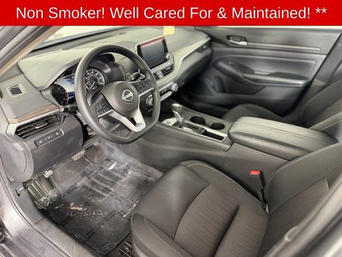 Used 2025 Nissan Altima 2.5 SV FWD image 14