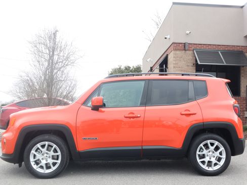 Used 2021 Jeep Renegade Latitude FWD image 10