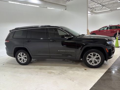 Used 2023 Jeep Grand Cherokee L Limited w/ Luxury Tech Group II image 4