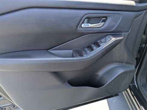 Used 2024 Nissan Rogue SV image 14