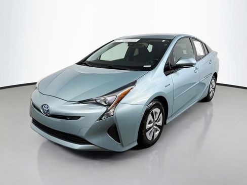 Used 2018 Toyota Prius Four FWD image 3