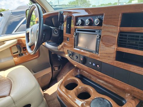 Used 2014 GMC Savana 1500 AWD image 7