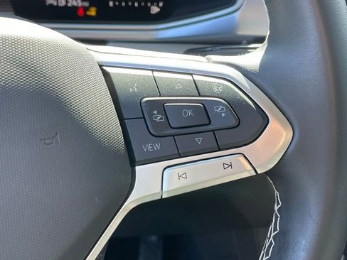 Certified 2025 Volkswagen Taos SE AWD/4WD image 15