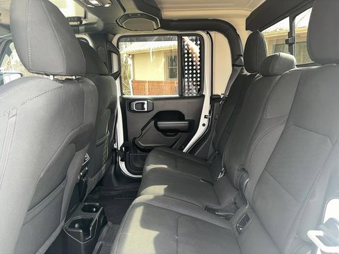 Used 2022 Jeep Gladiator Sport image 10