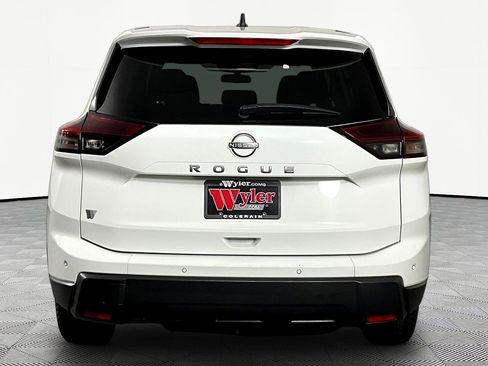 Used 2024 Nissan Rogue S image 5