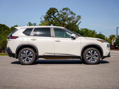 Used 2023 Nissan Rogue SV FWD image 8