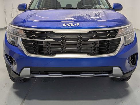 Used 2024 Kia Seltos LX AWD/4WD image 2