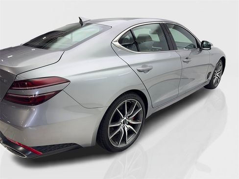 Used 2025 Genesis G70 2.5T image 13