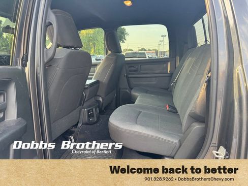 Used 2024 RAM 3500 Tradesman w/ Chrome Appearance Group AWD/4WD image 17