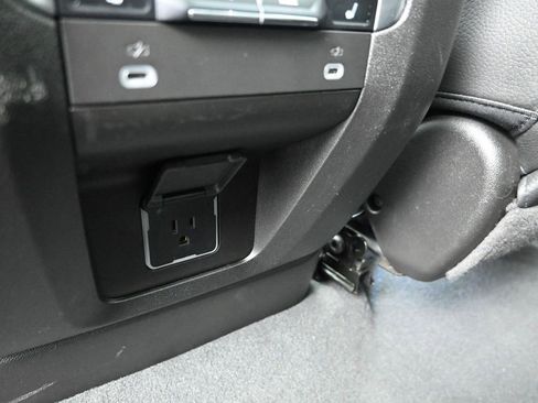 Used 2024 GMC Yukon XL Denali image 29