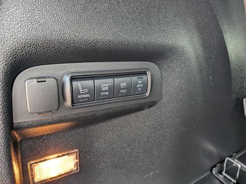 Used 2018 Ford Explorer Platinum AWD/4WD image 19