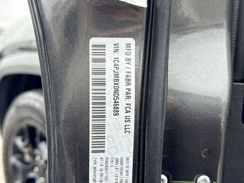 Used 2022 Jeep Cherokee Trailhawk w/ Trailhawk Elite Value Package image 39