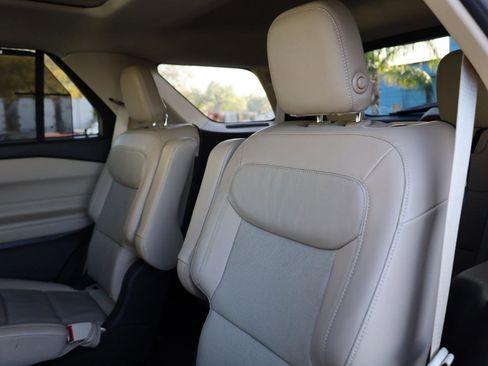 Used 2020 Ford Explorer Limited w/ Class III Trailer Tow Package image 13