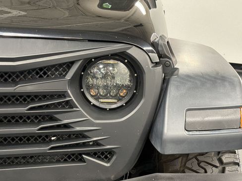 Used 2018 Jeep Wrangler Unlimited Sport S AWD/4WD image 12