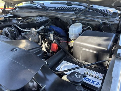 Used 2003 Chevrolet Silverado 2500 LS w/ Skid Plate Package AWD/4WD image 38